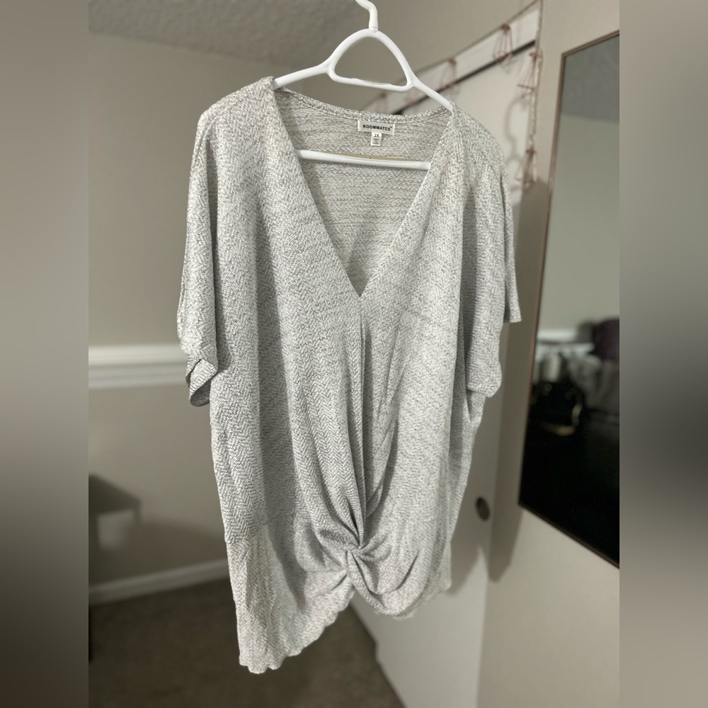 Roommates XX-Large Women’s Knit Top, White/Silver